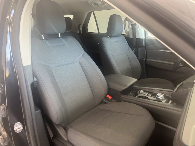 Used 2025 Ford Explorer Active AWD/4WD image 41