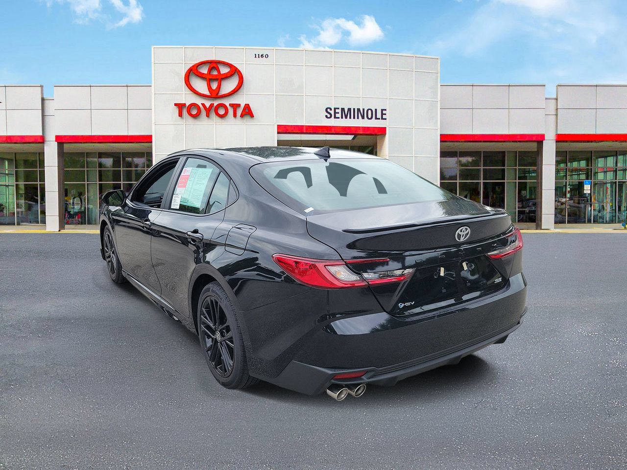 Used 2026 Toyota Camry SE FWD image 4