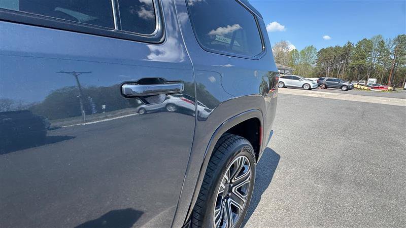 Used 2024 Jeep Wagoneer L Series II w/ Flexible Seating Group RWD image 16