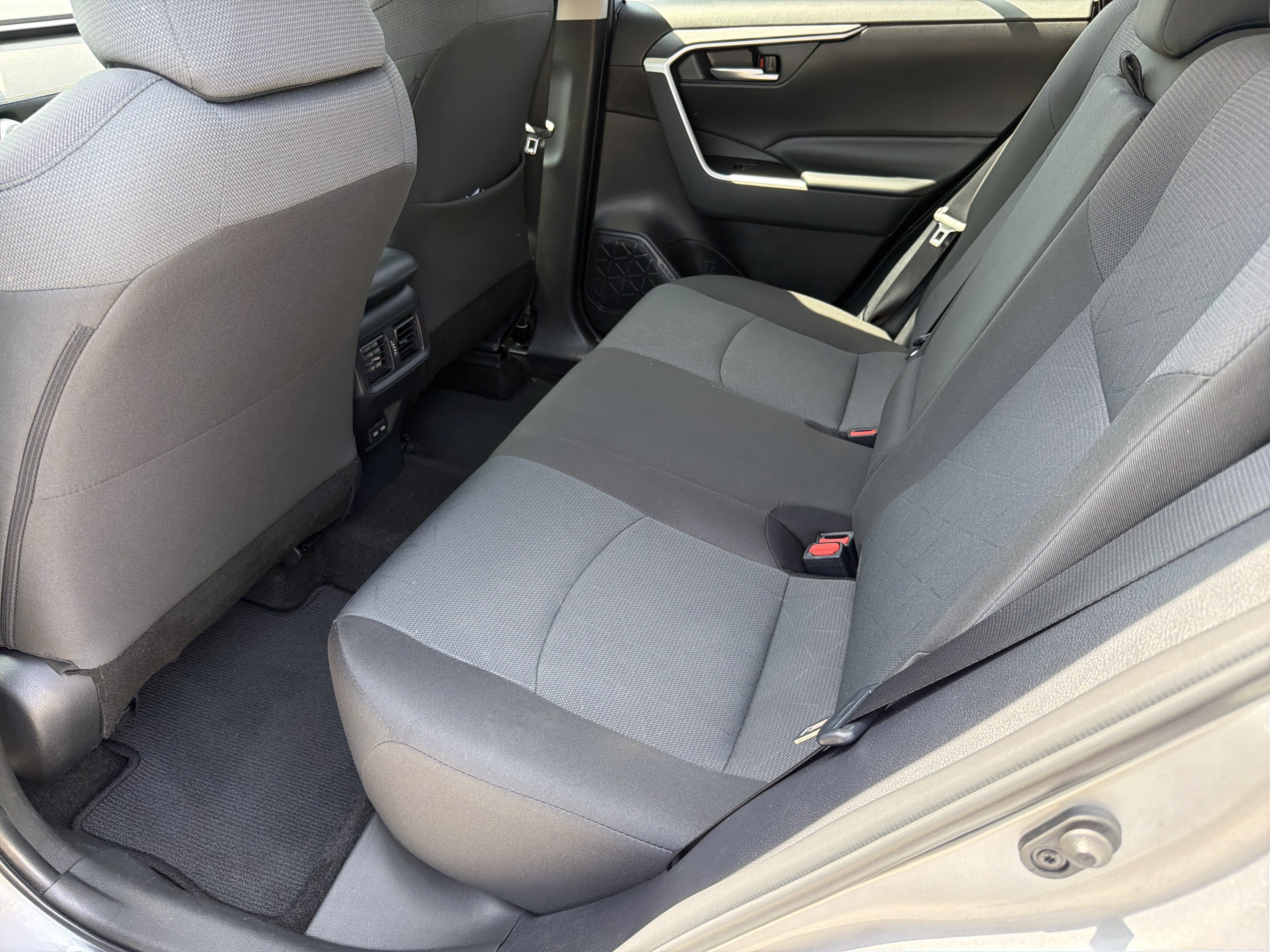Certified 2025 Toyota RAV4 XLE FWD image 28