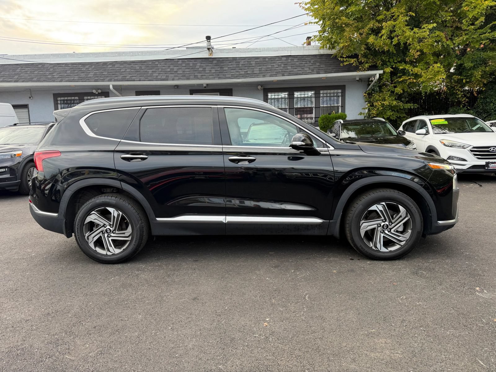 Used 2022 Hyundai Santa Fe SEL w/ Convenience + Premium Package FWD image 5