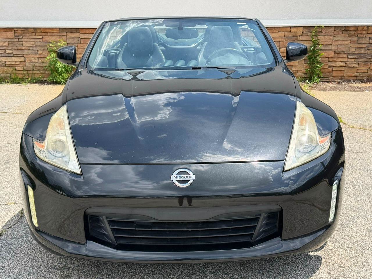 Used 2014 Nissan 370Z Touring w/ Sport Package RWD image 4