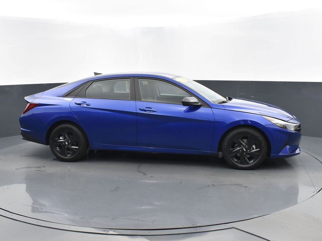 Used 2023 Hyundai Elantra SEL image 2