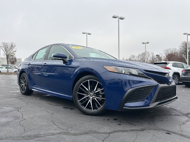 Used 2024 Toyota Camry SE image 3