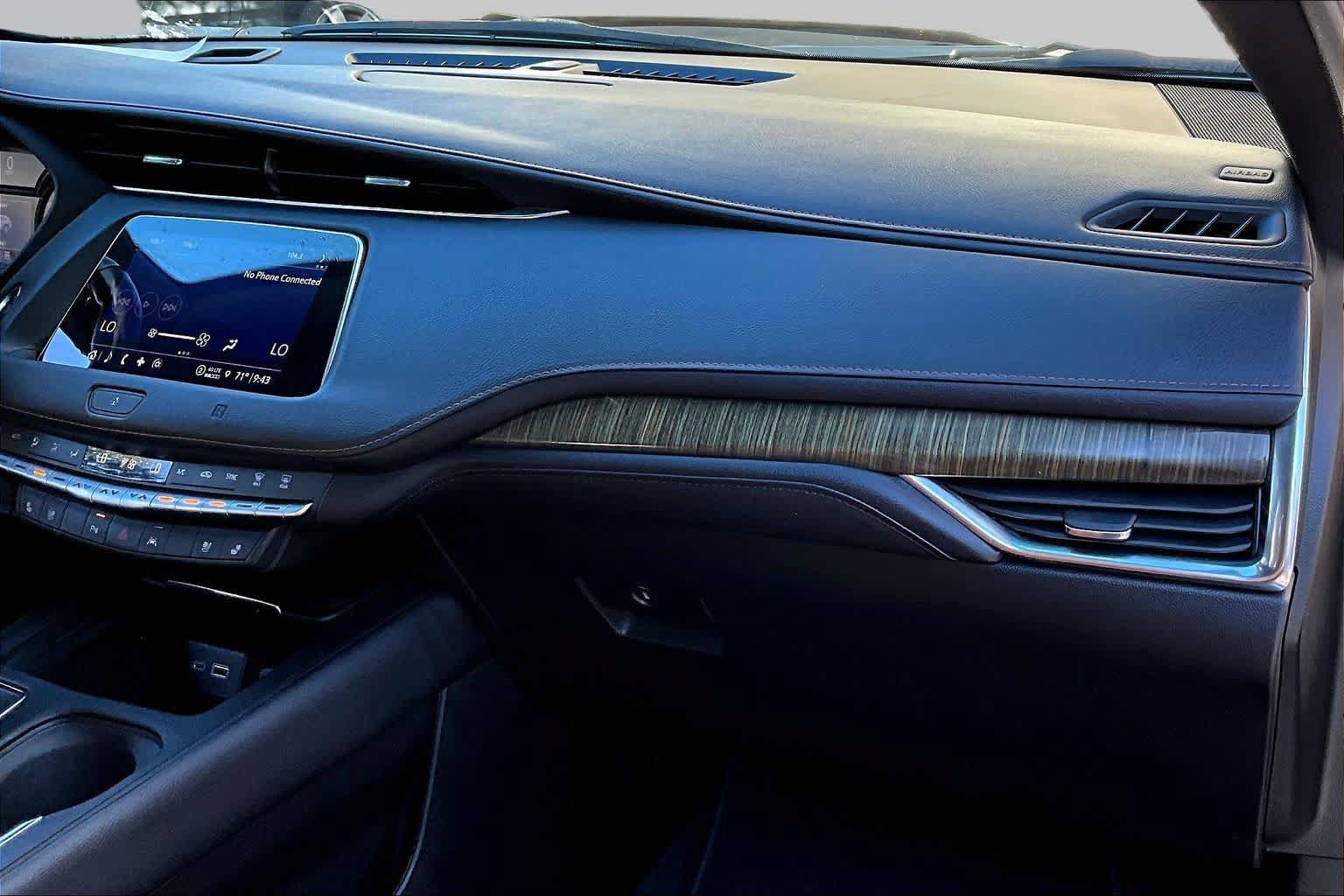 Used 2021 Cadillac XT4 Premium Luxury AWD/4WD image 19