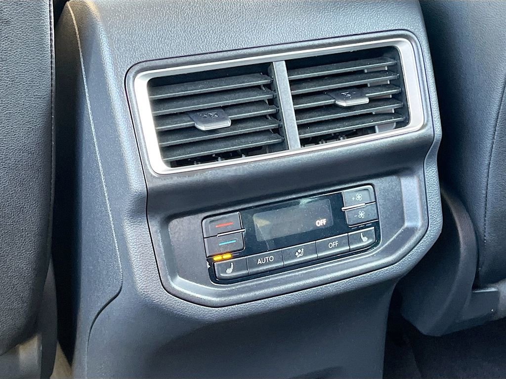 Used 2025 Volkswagen Atlas SEL Premium R-Line image 25