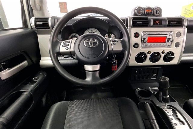 Used 2014 Toyota FJ Cruiser 4WD w/ Convenience Package image 4