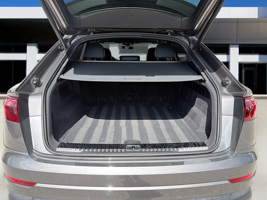 Used 2025 Audi Q8 Prestige image 16