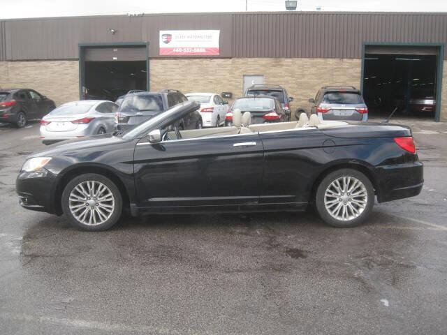 Used 2011 Chrysler 200 Limited image 8