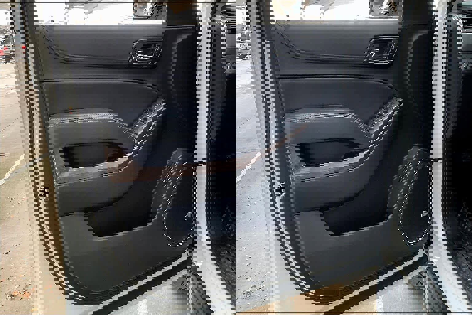 Used 2018 Chevrolet Suburban LT image 21