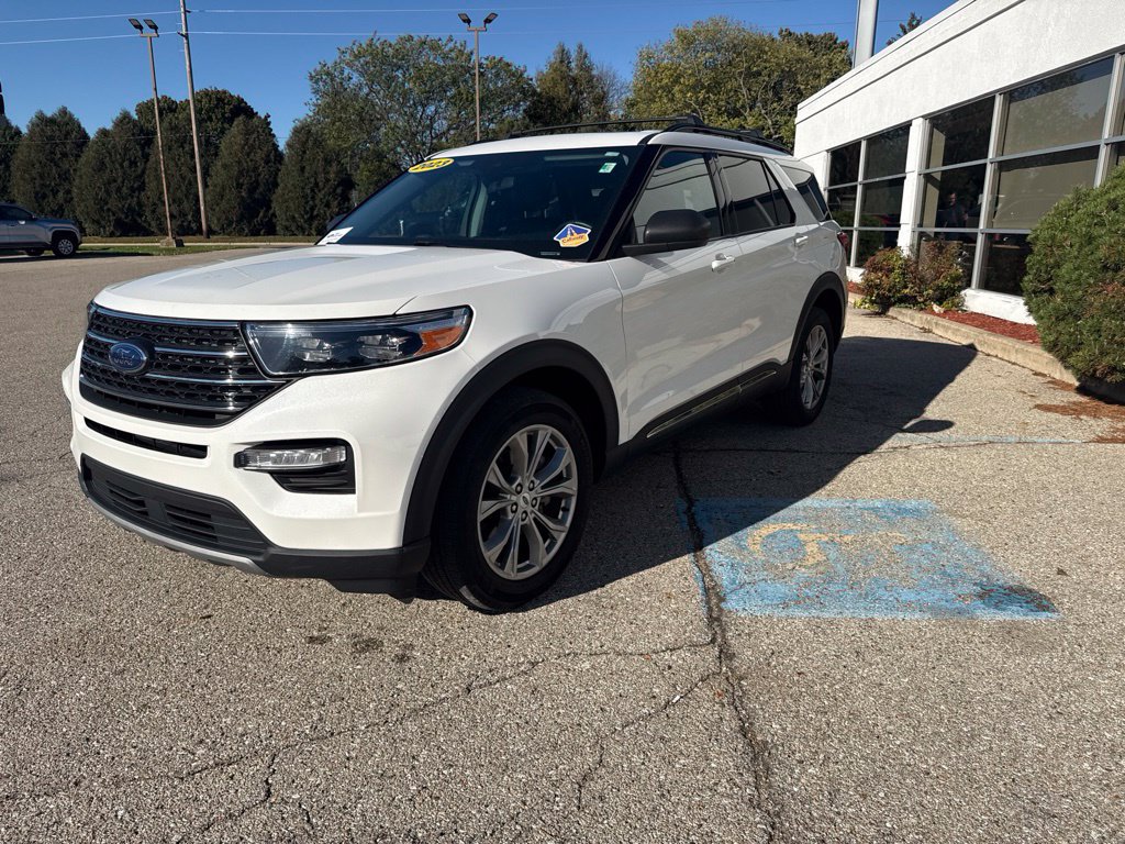Certified 2023 Ford Explorer XLT w/ Equipment Group 202A AWD/4WD image 7