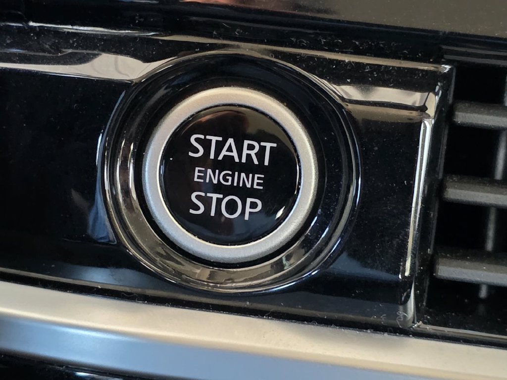Used 2024 Nissan Pathfinder SV FWD image 16