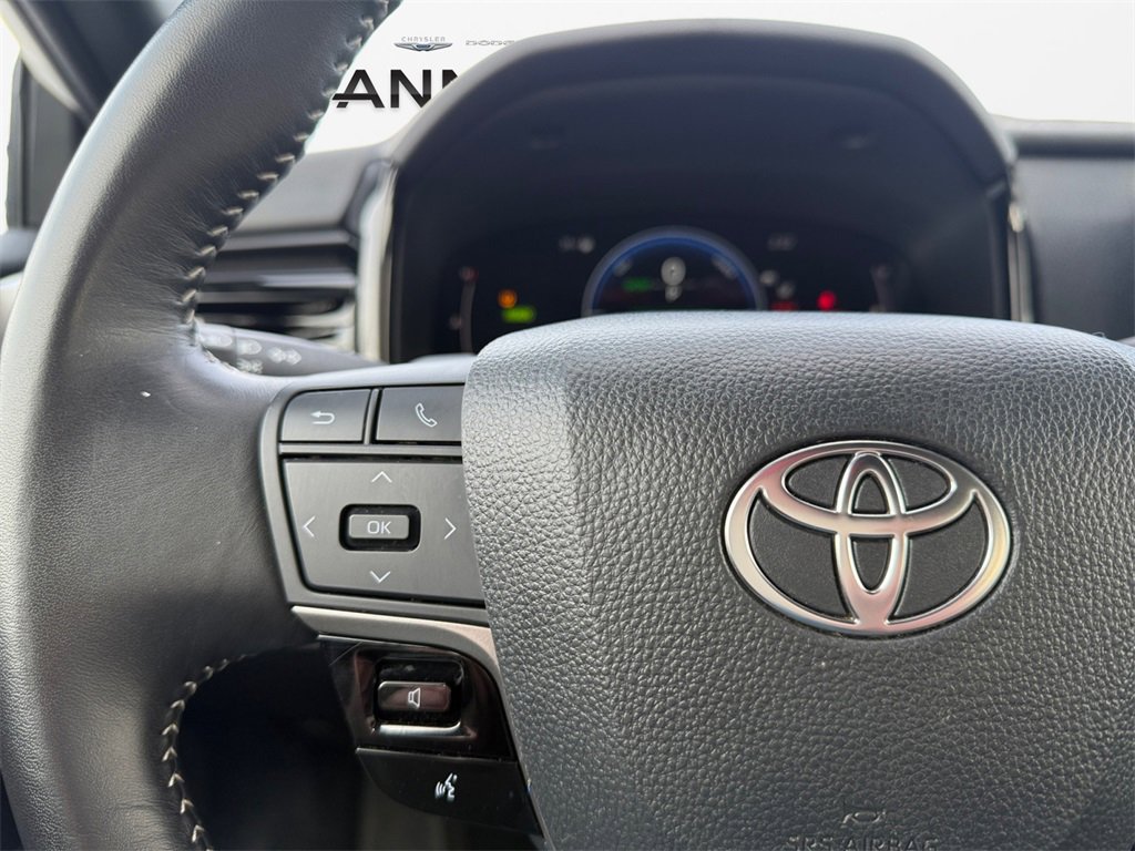 Used 2025 Toyota Camry SE image 25