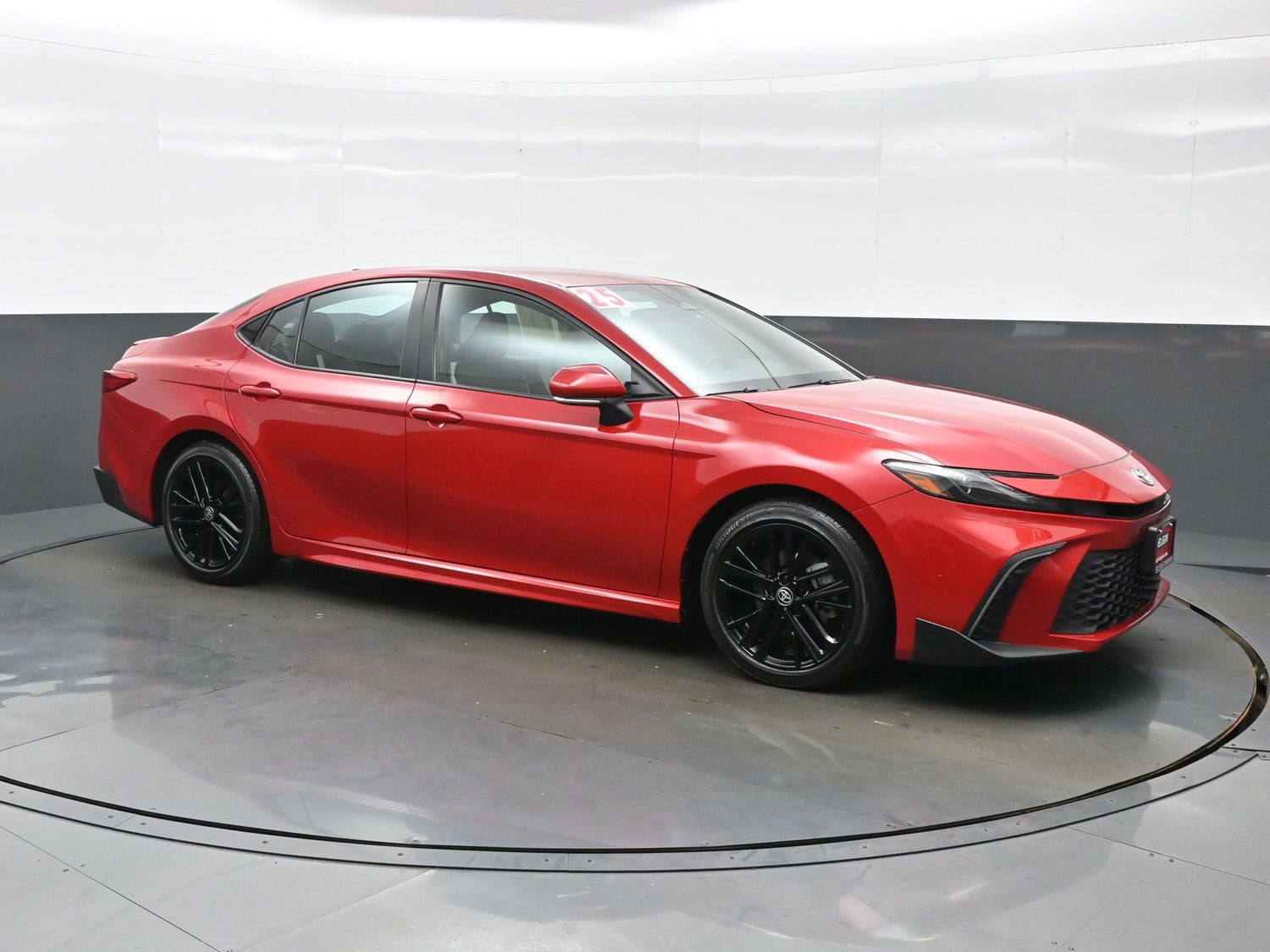 Used 2025 Toyota Camry SE FWD image 8