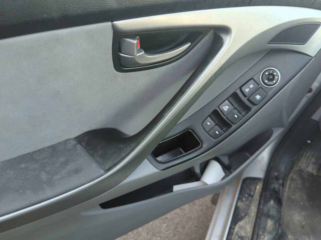 Used 2014 Hyundai Elantra SE w/ Option Group 02 image 8