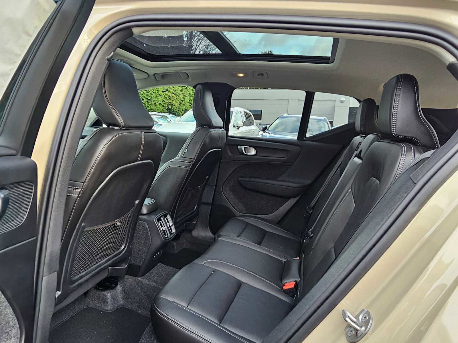 New 2025 Volvo XC40 B5 Ultra w/ Climate Package image 19