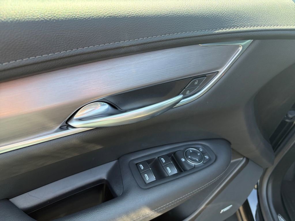 Certified 2023 Cadillac XT5 Luxury w/ LPO, Floor Liner Package AWD/4WD image 11