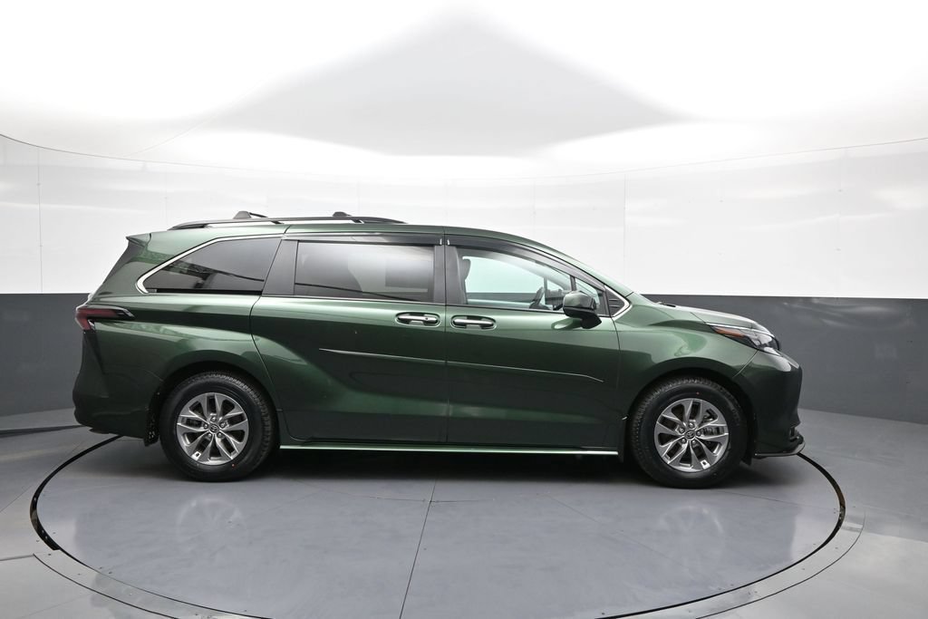 Certified 2025 Toyota Sienna XLE w/ XLE Plus Package AWD/4WD image 5