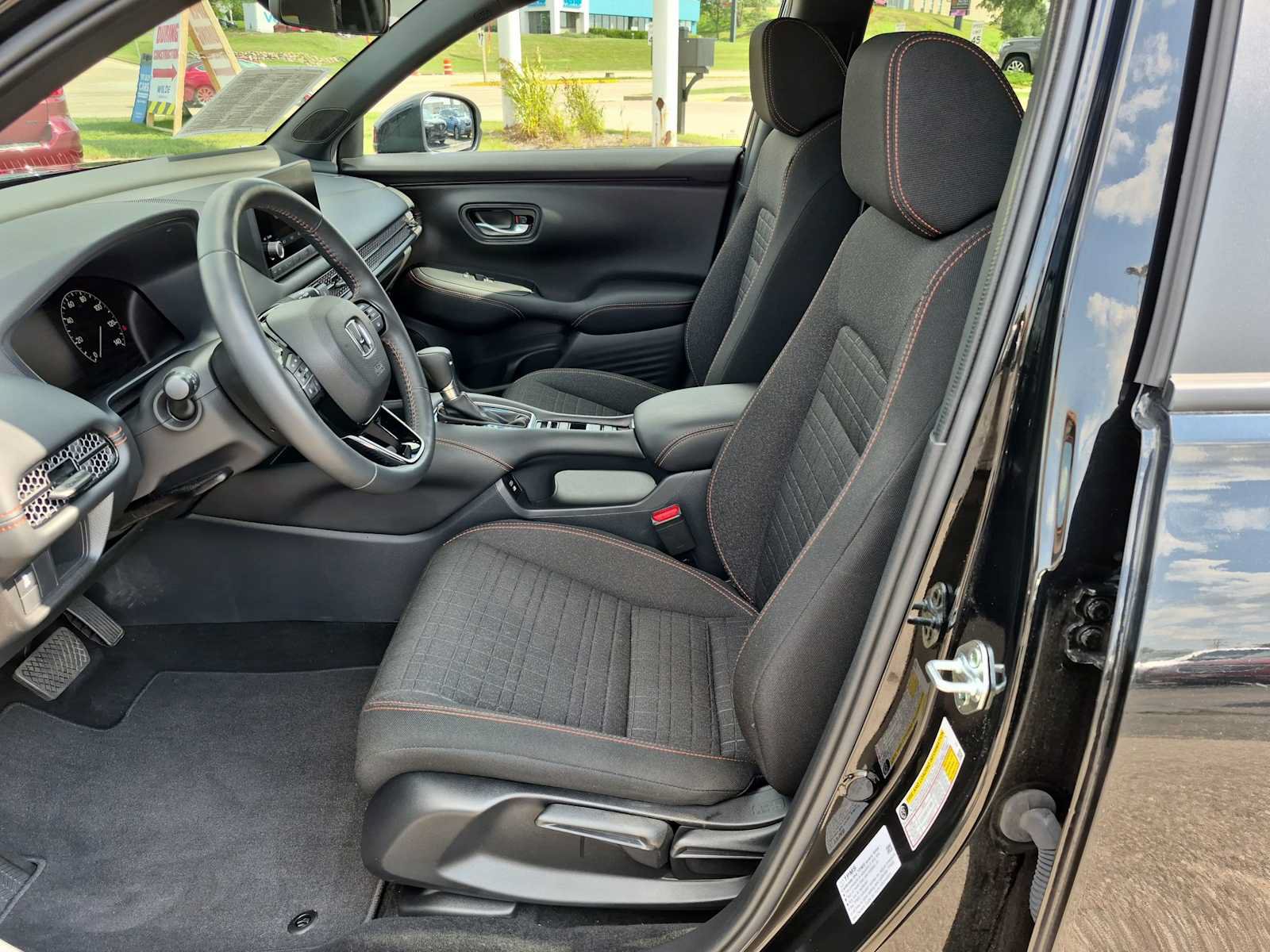 Certified 2025 Honda HR-V Sport image 15
