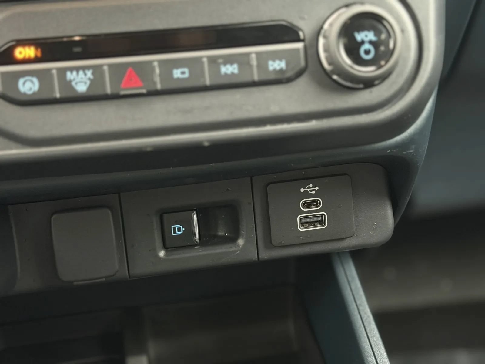 Used 2025 Ford Maverick Lobo AWD/4WD image 36
