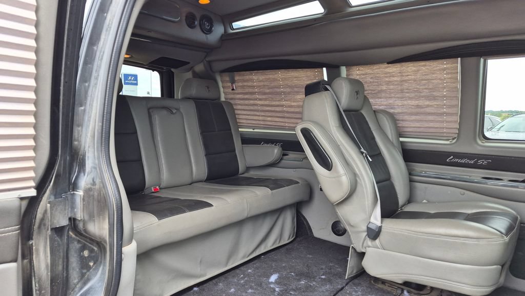 Used 2018 GMC Savana 2500 w/ Enhanced Convenience Package RWD image 10