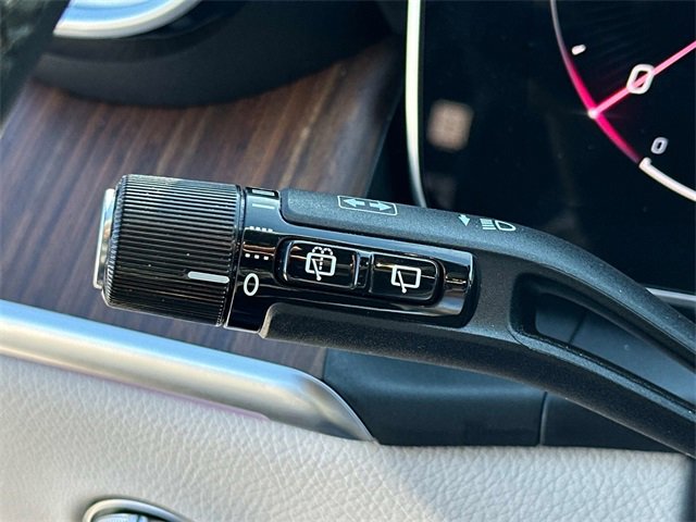 Used 2025 Mercedes-Benz GLC 350e 4MATIC image 9