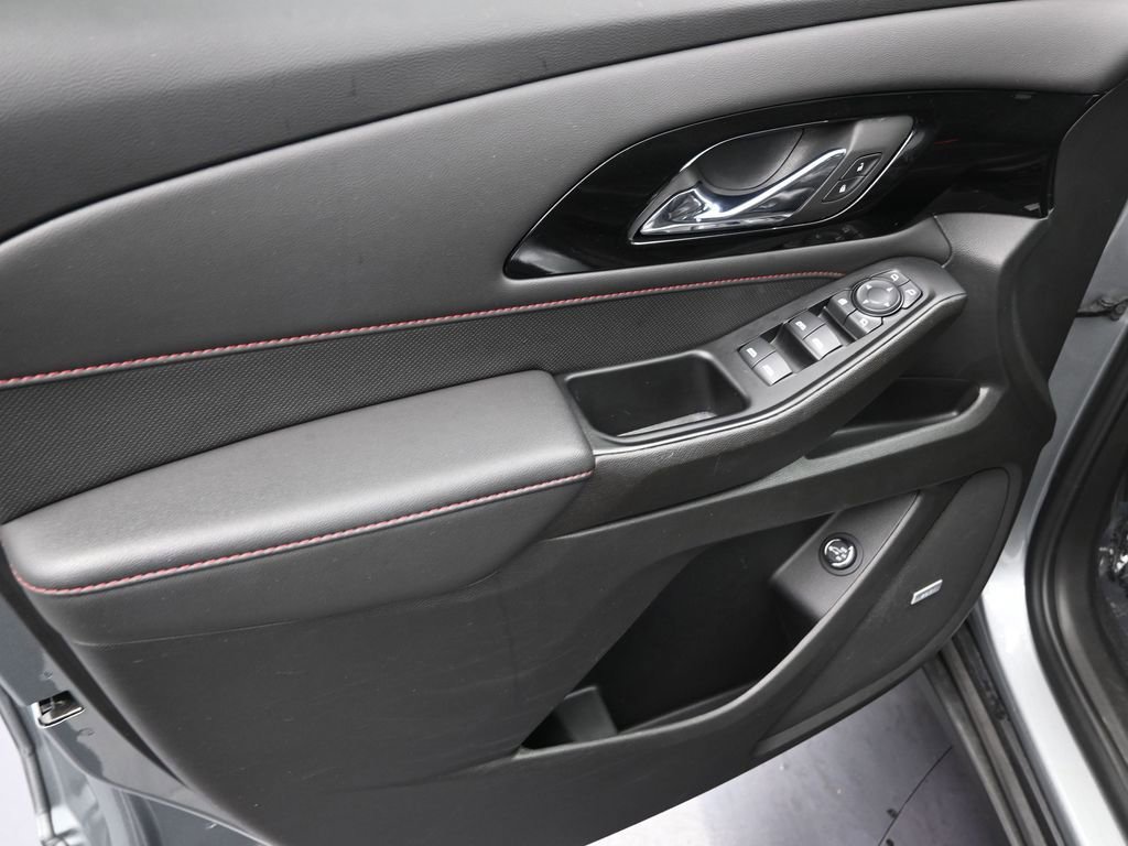 Used 2023 Chevrolet Traverse RS image 13