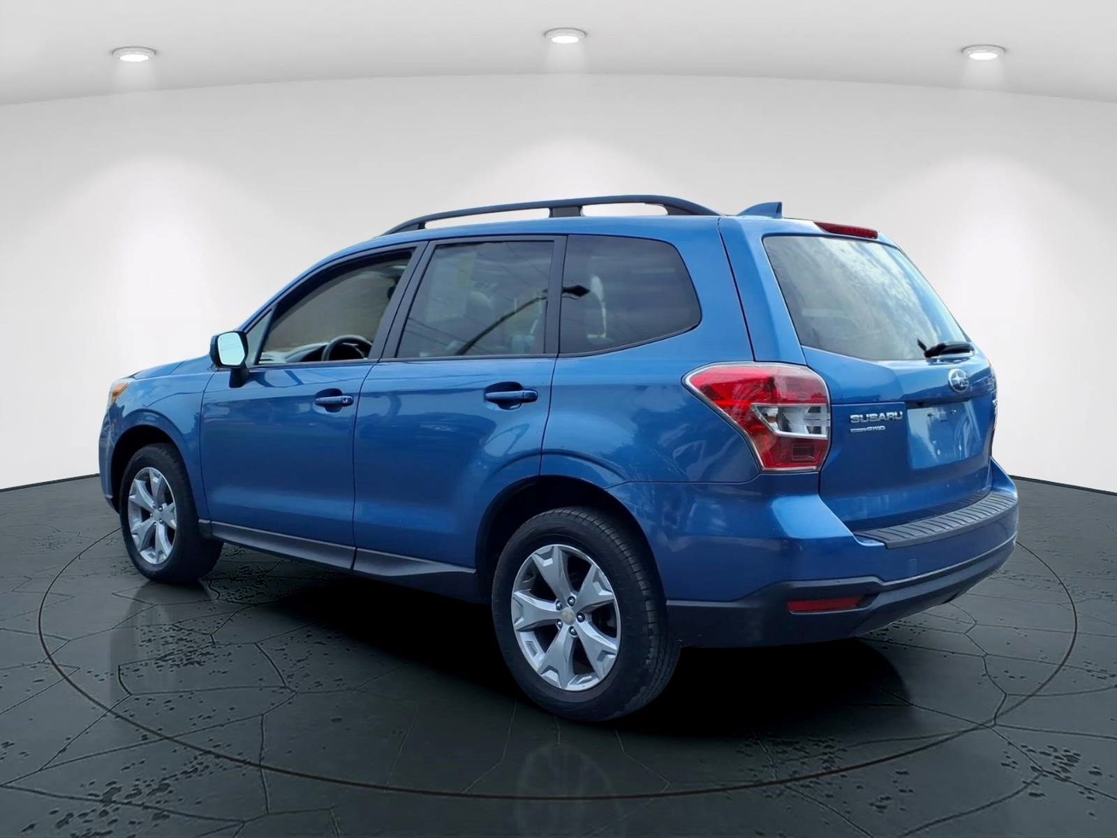 Used 2016 Subaru Forester 2.5i Premium w/ All-Weather Package AWD/4WD image 5