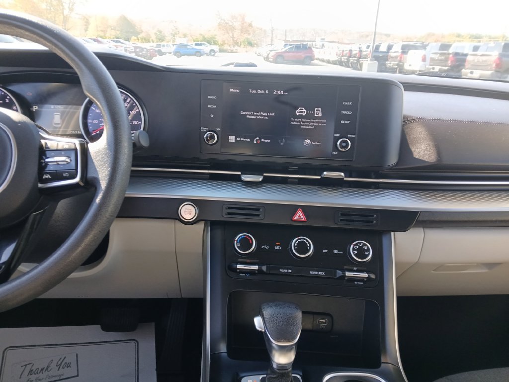 Used 2022 Kia Carnival LX FWD image 17