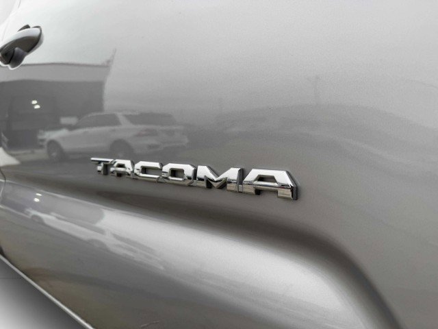 Used 2017 Toyota Tacoma SR5 image 10