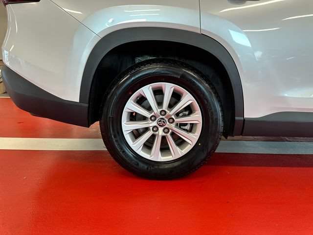 Certified 2024 Toyota Grand Highlander AWD image 29