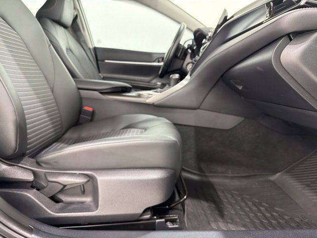 Used 2022 Toyota Camry SE w/ Cold Weather Package AWD/4WD image 20