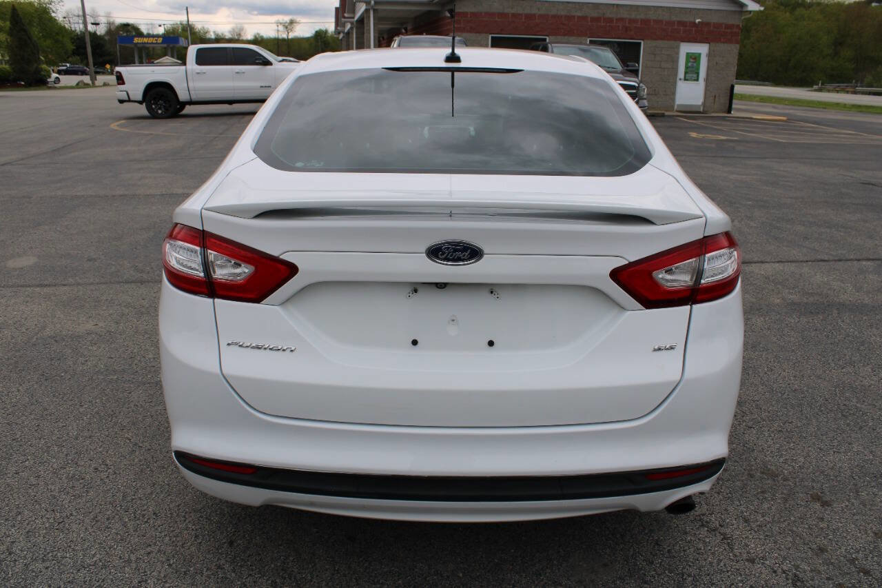 Used 2015 Ford Fusion SE w/ Equipment Group 201A FWD image 4