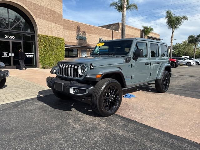 Used 2025 Jeep Wrangler Unlimited Sahara w/ Safety Group image 3