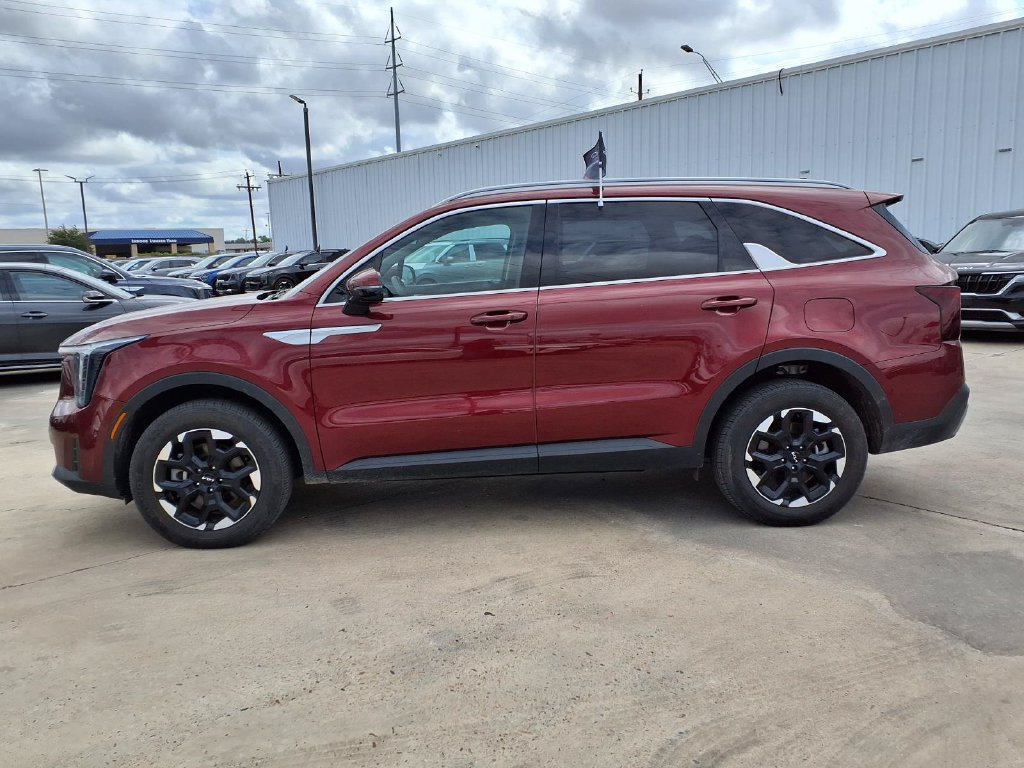 Used 2025 Kia Sorento S AWD/4WD image 4