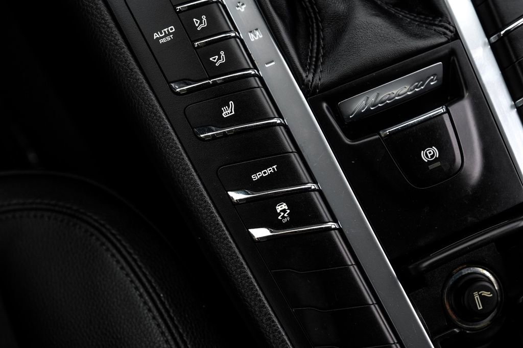 Used 2018 Porsche Macan AWD/4WD image 25