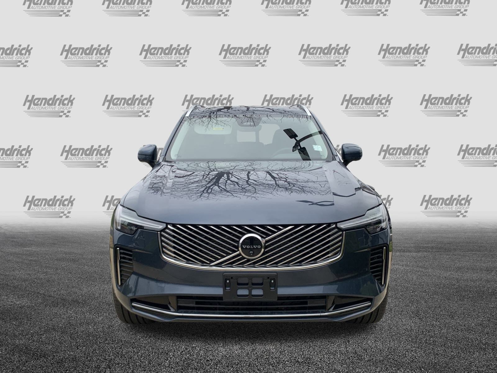 Used 2025 Volvo XC90 B6 Plus image 3