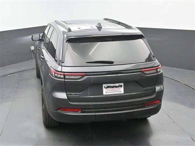 Used 2025 Jeep Grand Cherokee Limited w/ Black Appearance Package image 15