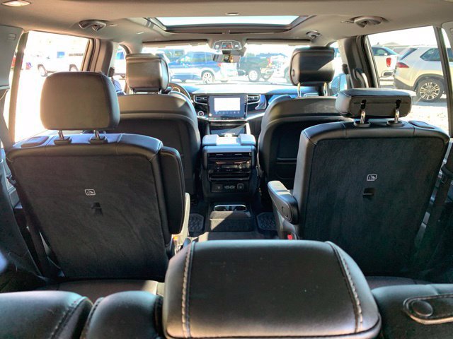 Used 2023 Jeep Wagoneer Series II AWD/4WD image 14
