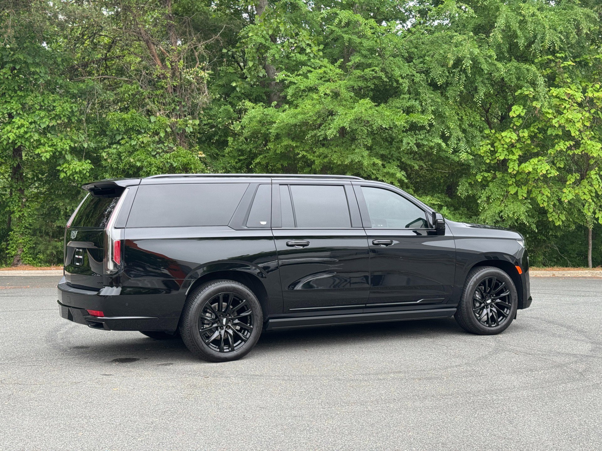 Used 2024 Cadillac Escalade ESV Sport Platinum w/ LPO, ONYX Package image 13