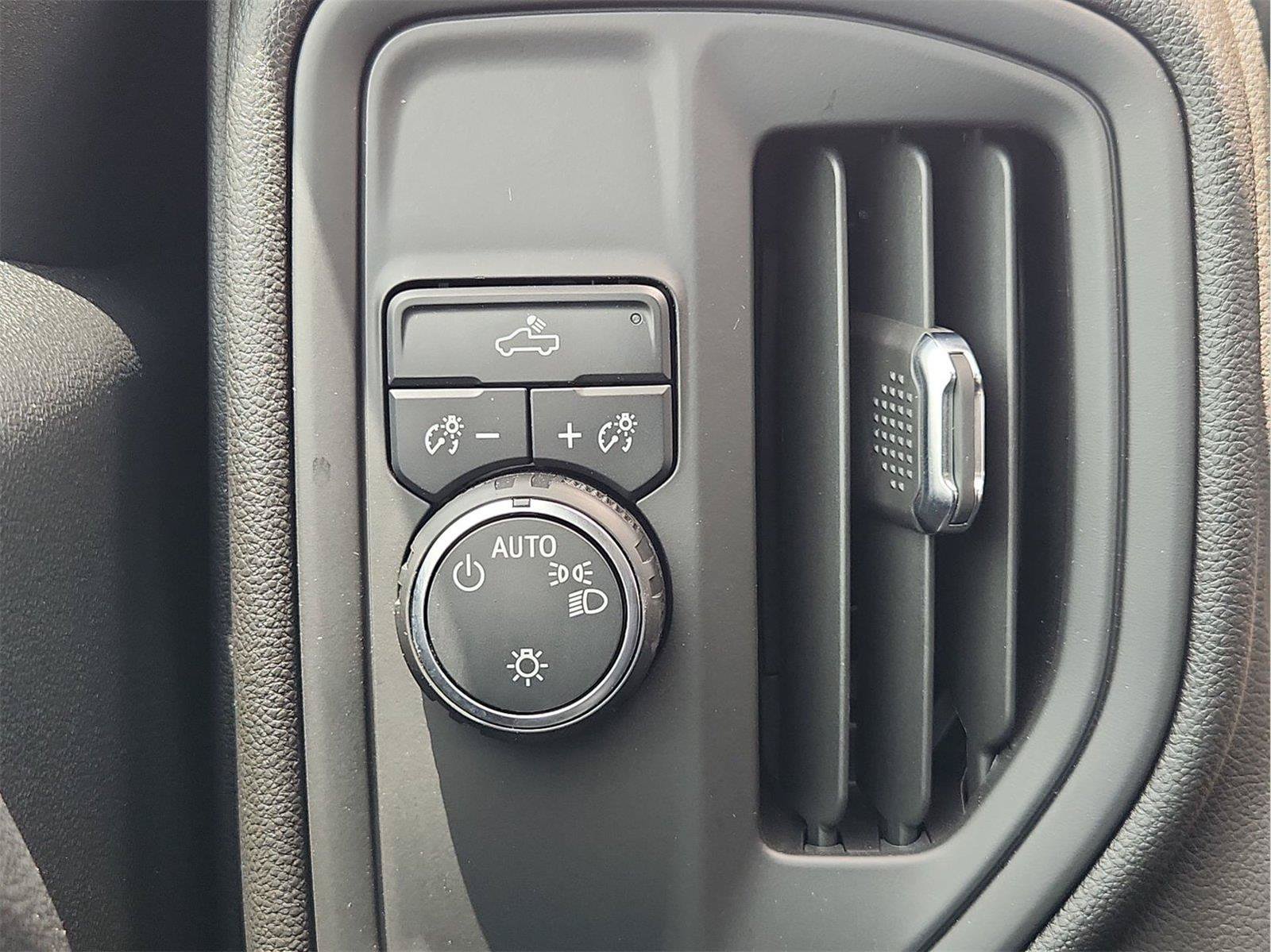 Used 2025 Chevrolet Silverado 1500 Custom RWD image 17