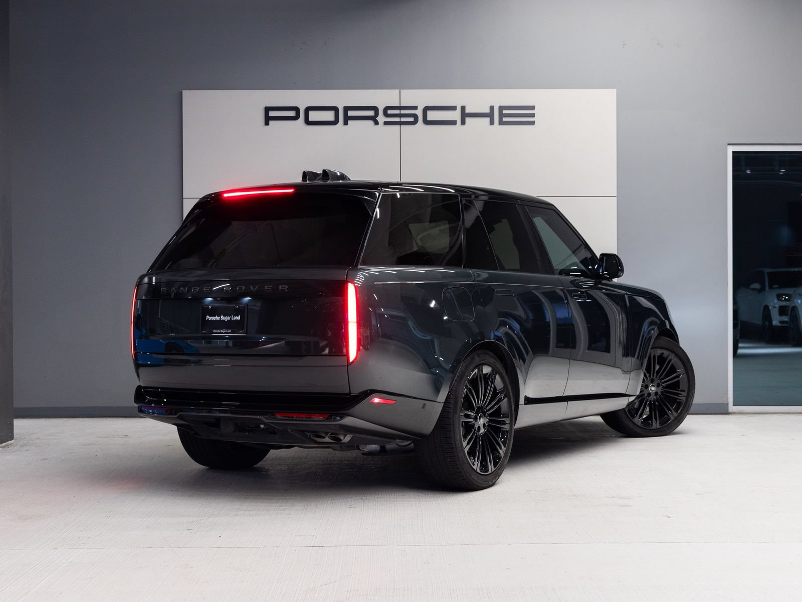 Used 2025 Land Rover Range Rover SE AWD/4WD image 7