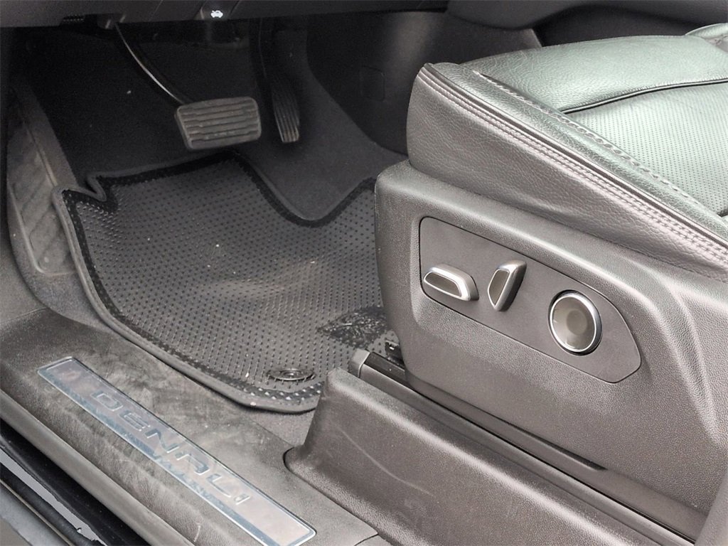 Used 2023 GMC Yukon Denali w/ Denali Reserve Package image 21