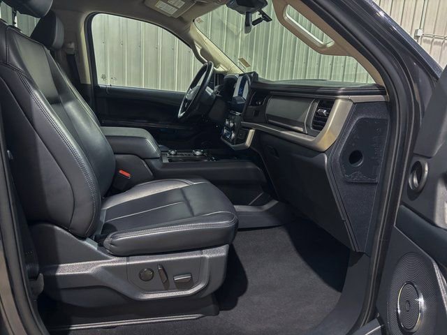 Used 2024 Ford Expedition XLT image 25