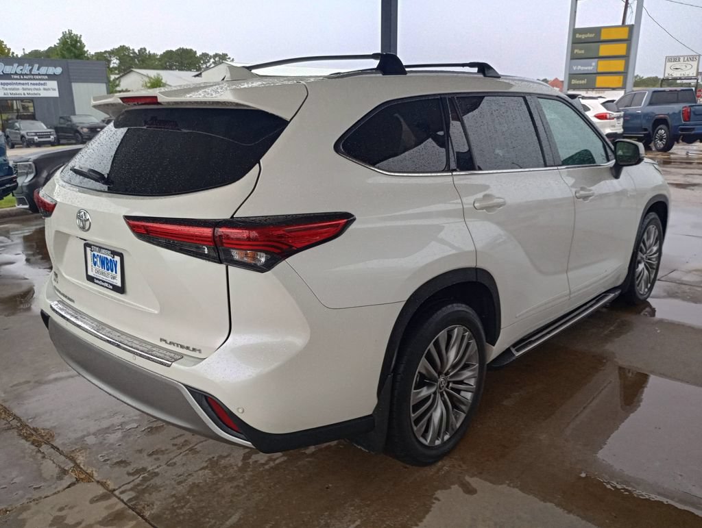 Used 2021 Toyota Highlander Platinum FWD image 5