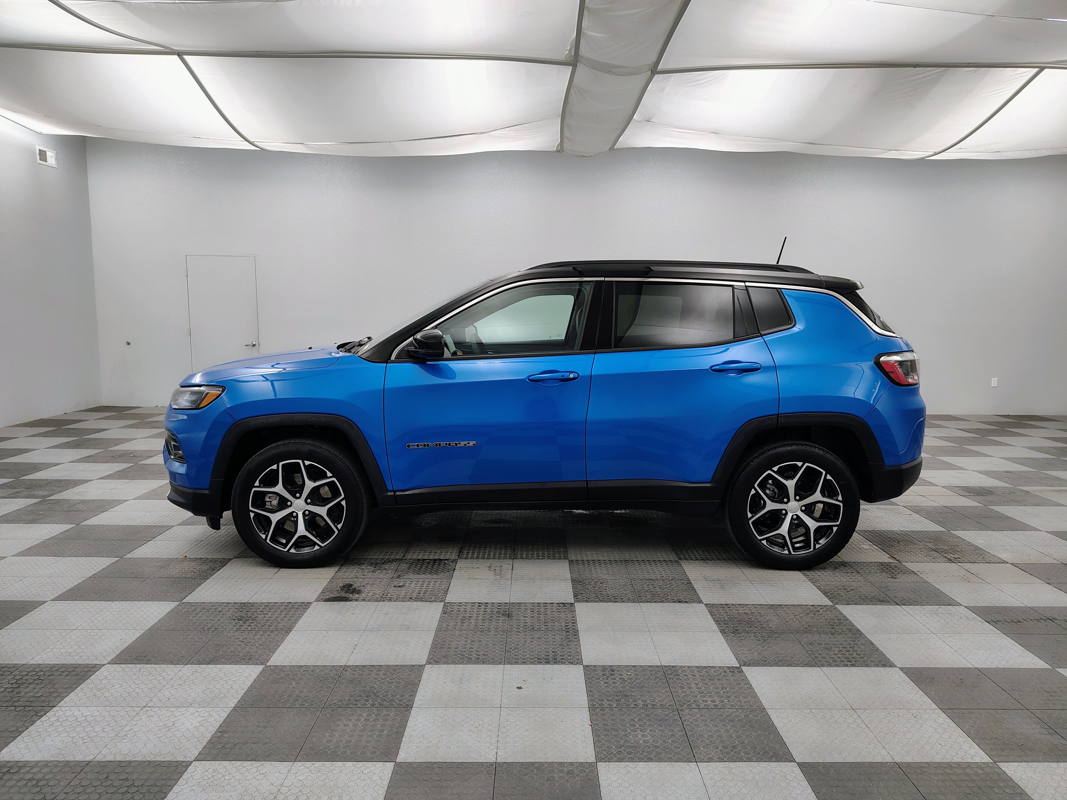 Used 2024 Jeep Compass Limited AWD/4WD image 5