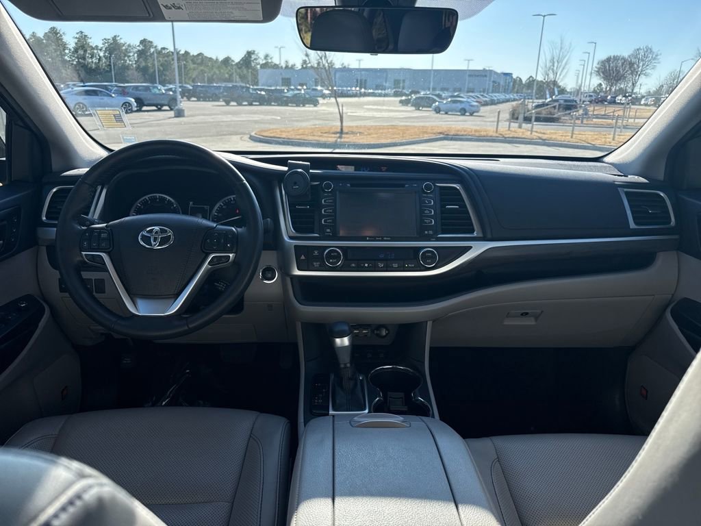 Used 2019 Toyota Highlander Limited image 16