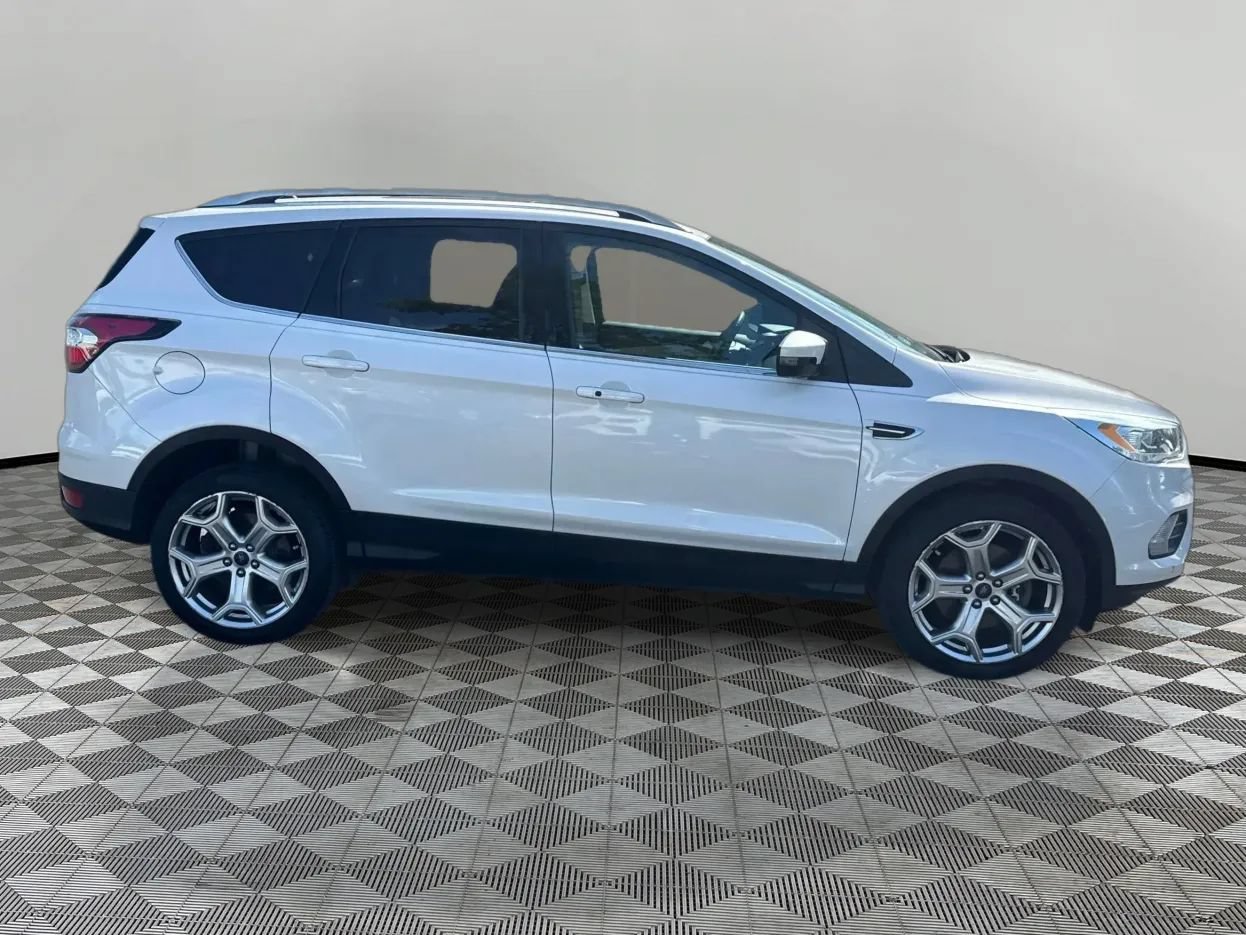 Used 2017 Ford Escape Titanium w/ Equipment Group 301A FWD image 4