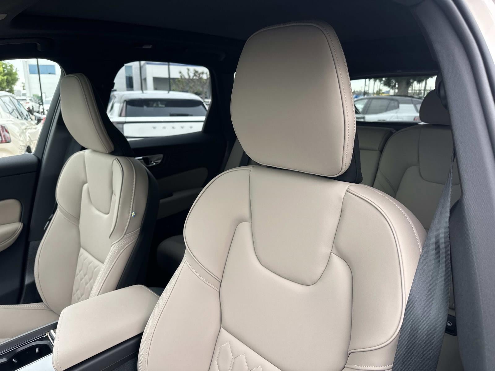 New 2026 Volvo XC60 B5 Plus w/ Protection Package Premier AWD/4WD image 15