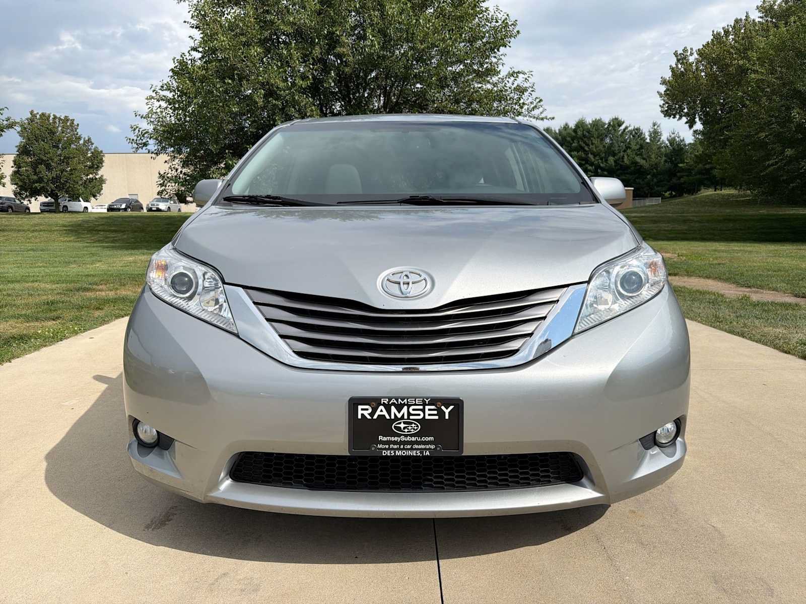 Used 2017 Toyota Sienna XLE AWD/4WD image 9